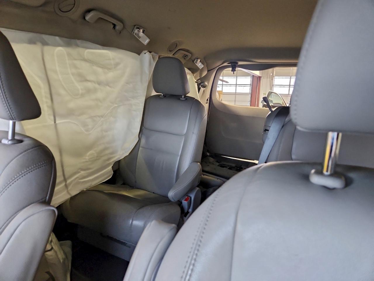 Toyota Sienna Xle Image 13