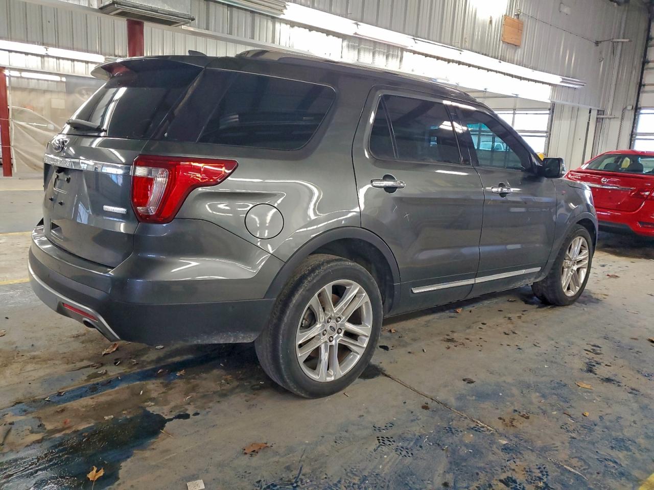 Ford Explorer Limited Image 3
