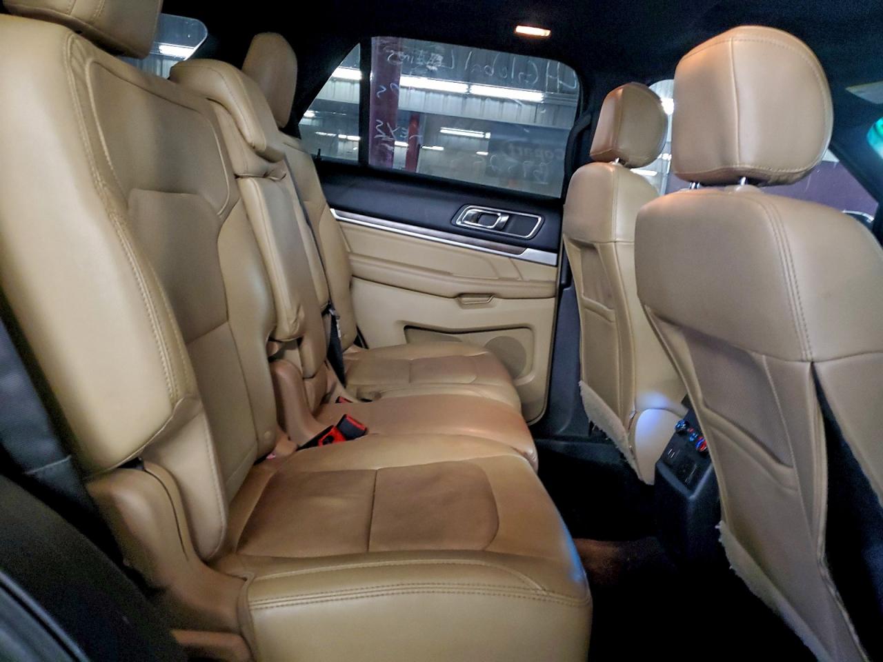 Ford Explorer Limited Image 10