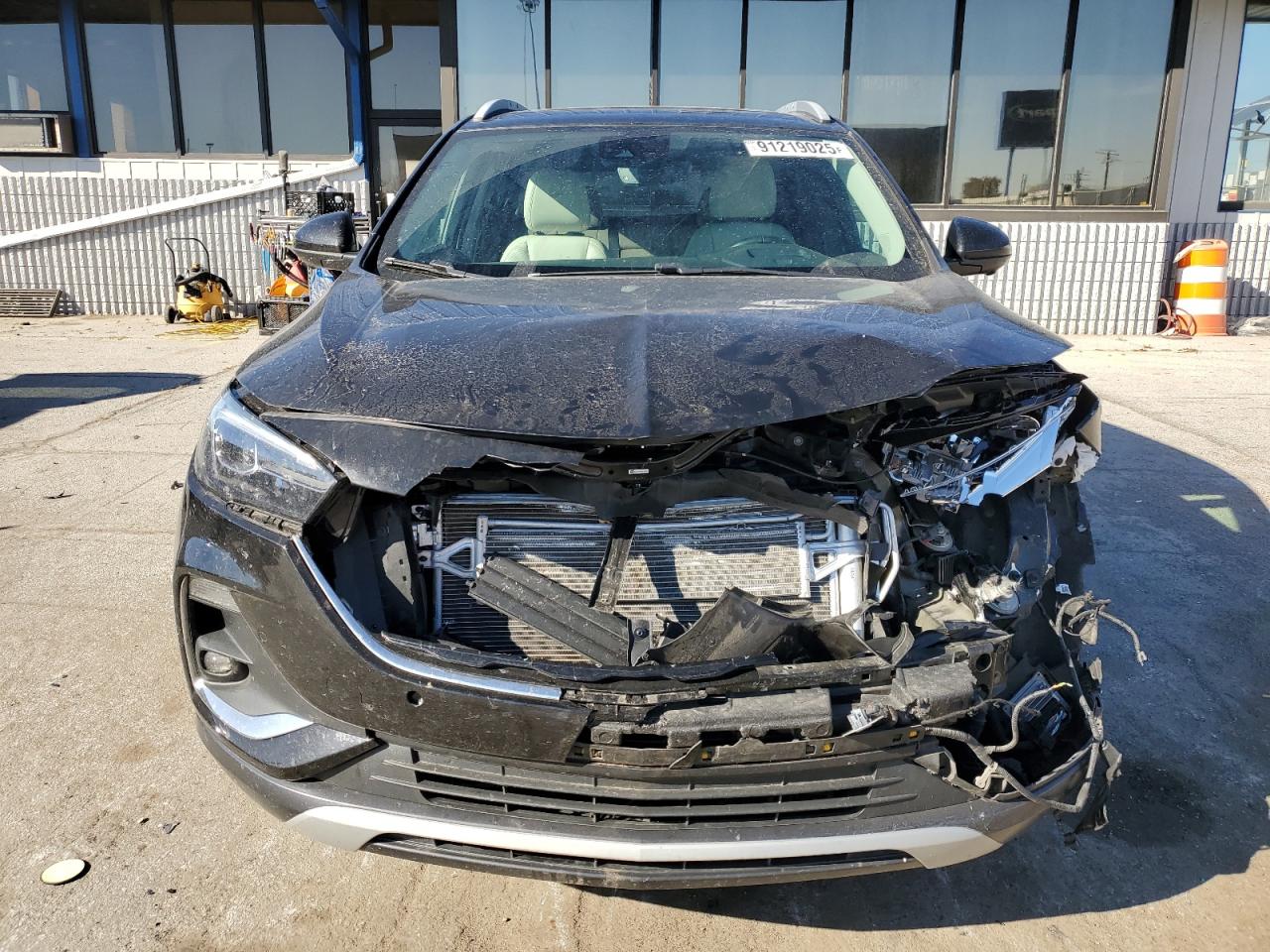 Buick Encore Essence Image 4