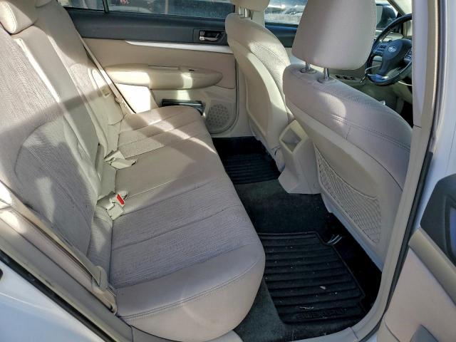 Subaru Outback 2.5i Premium Image 12