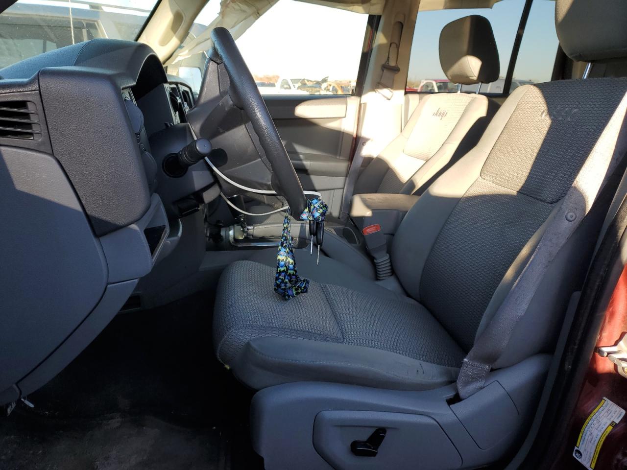 Jeep Commander Image 11