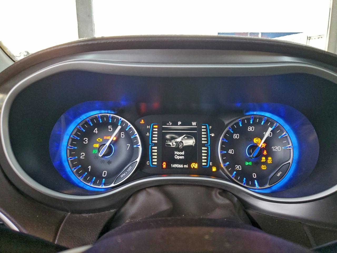 Chrysler Pacifica Touring L Image 2