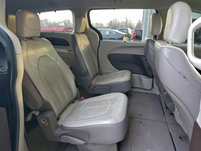 Chrysler Pacifica Touring L Image 12