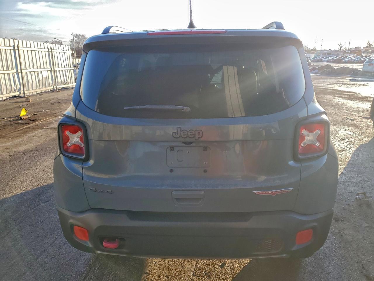 Jeep Renegade Trailhawk Image 11