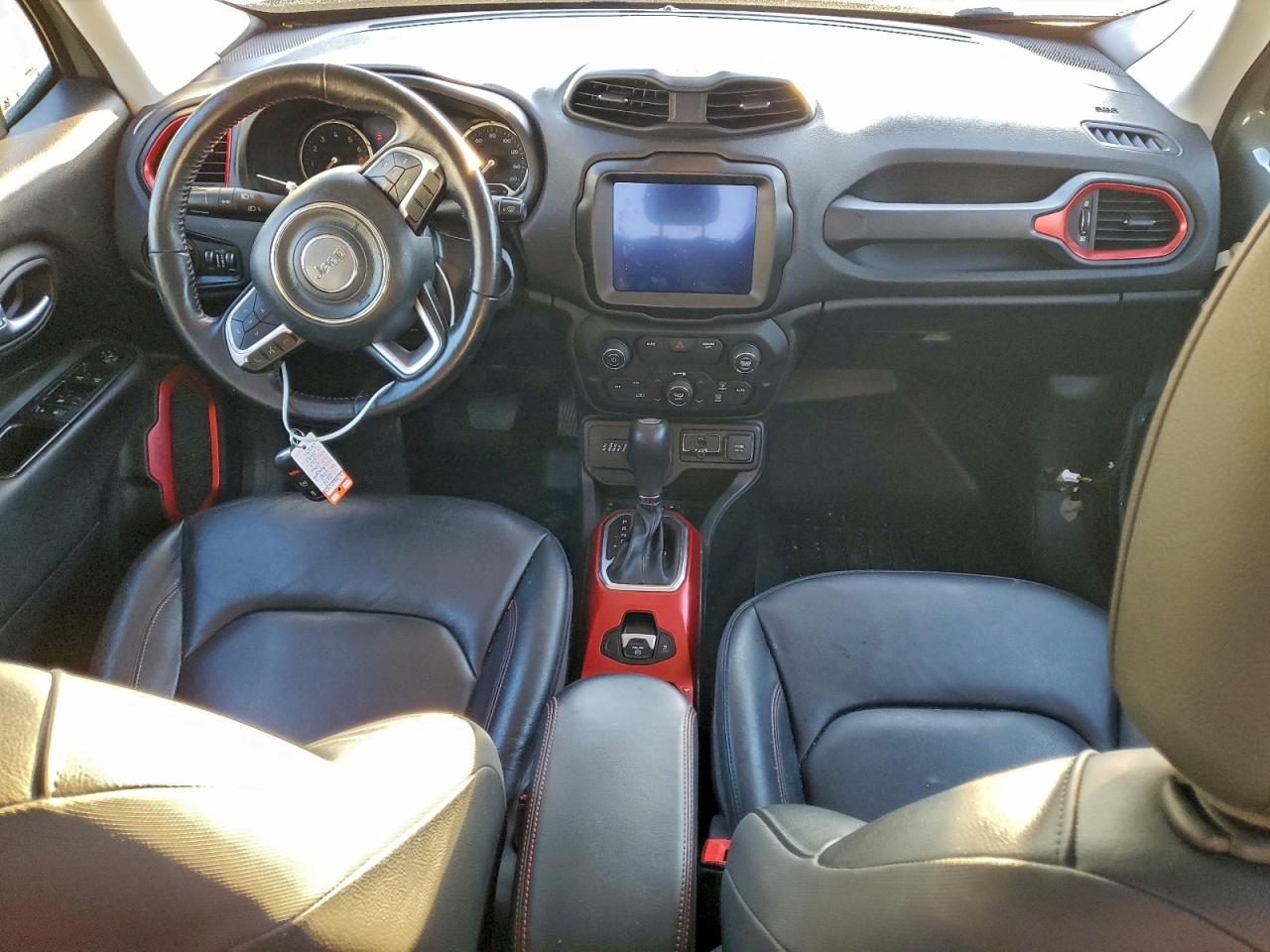 Jeep Renegade Trailhawk Image 6