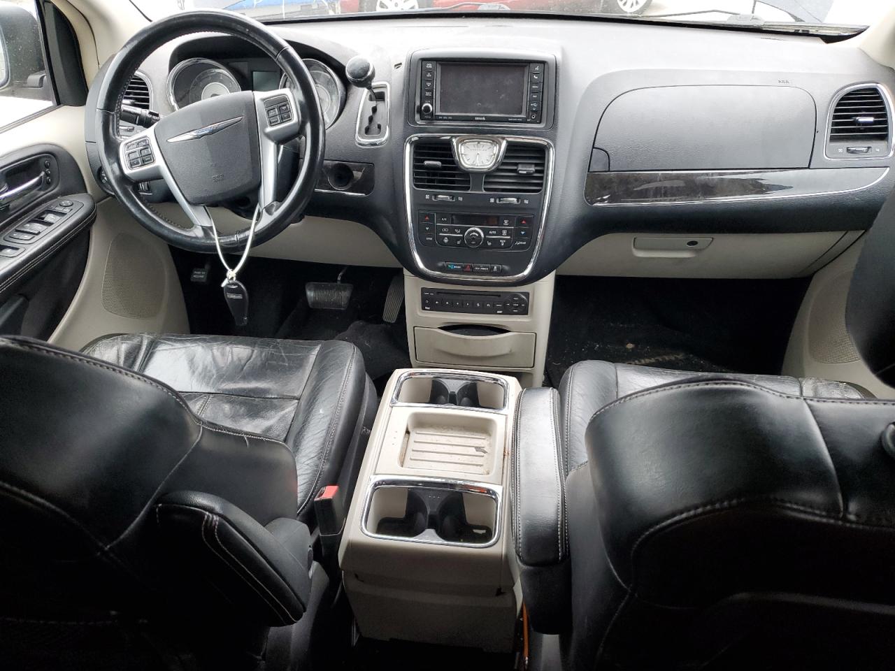 Chrysler Minivan Limited Image 2