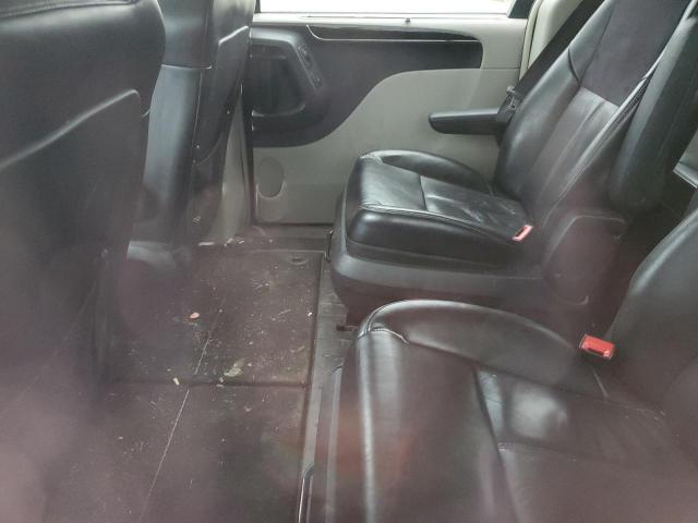 Chrysler Minivan Limited Image 13