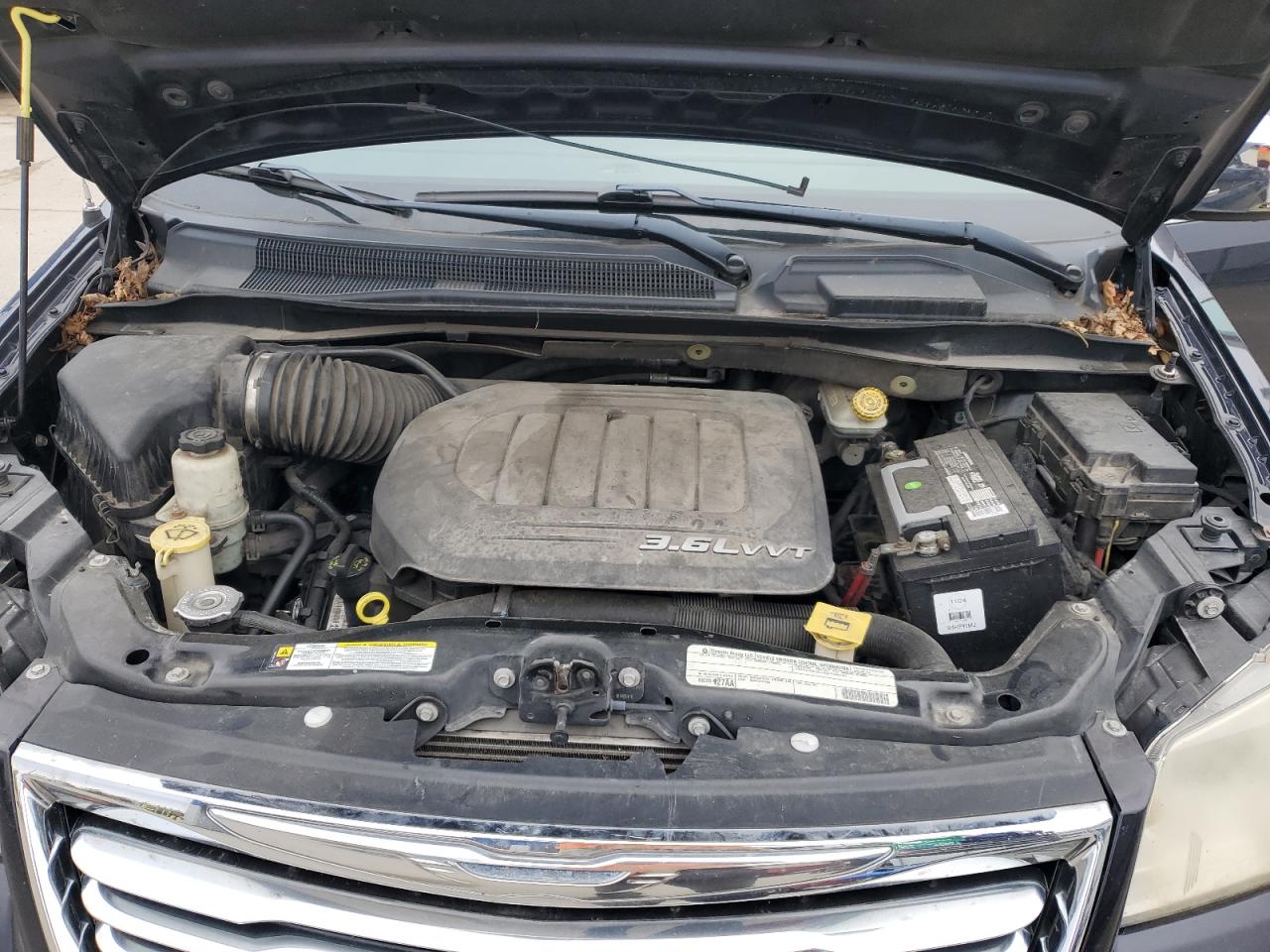 Chrysler Minivan Limited Image 7