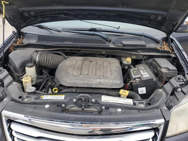 Chrysler Minivan Limited Image 7