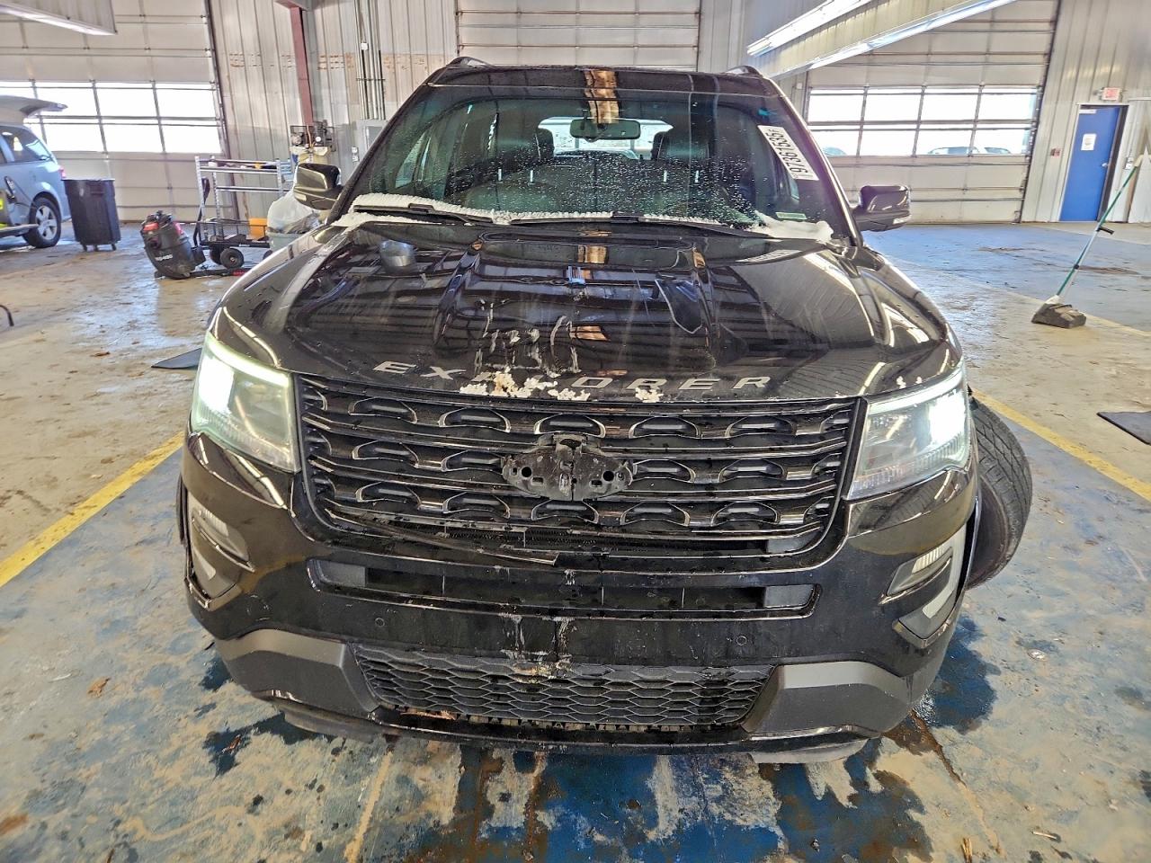 Ford Explorer Sport Image 7