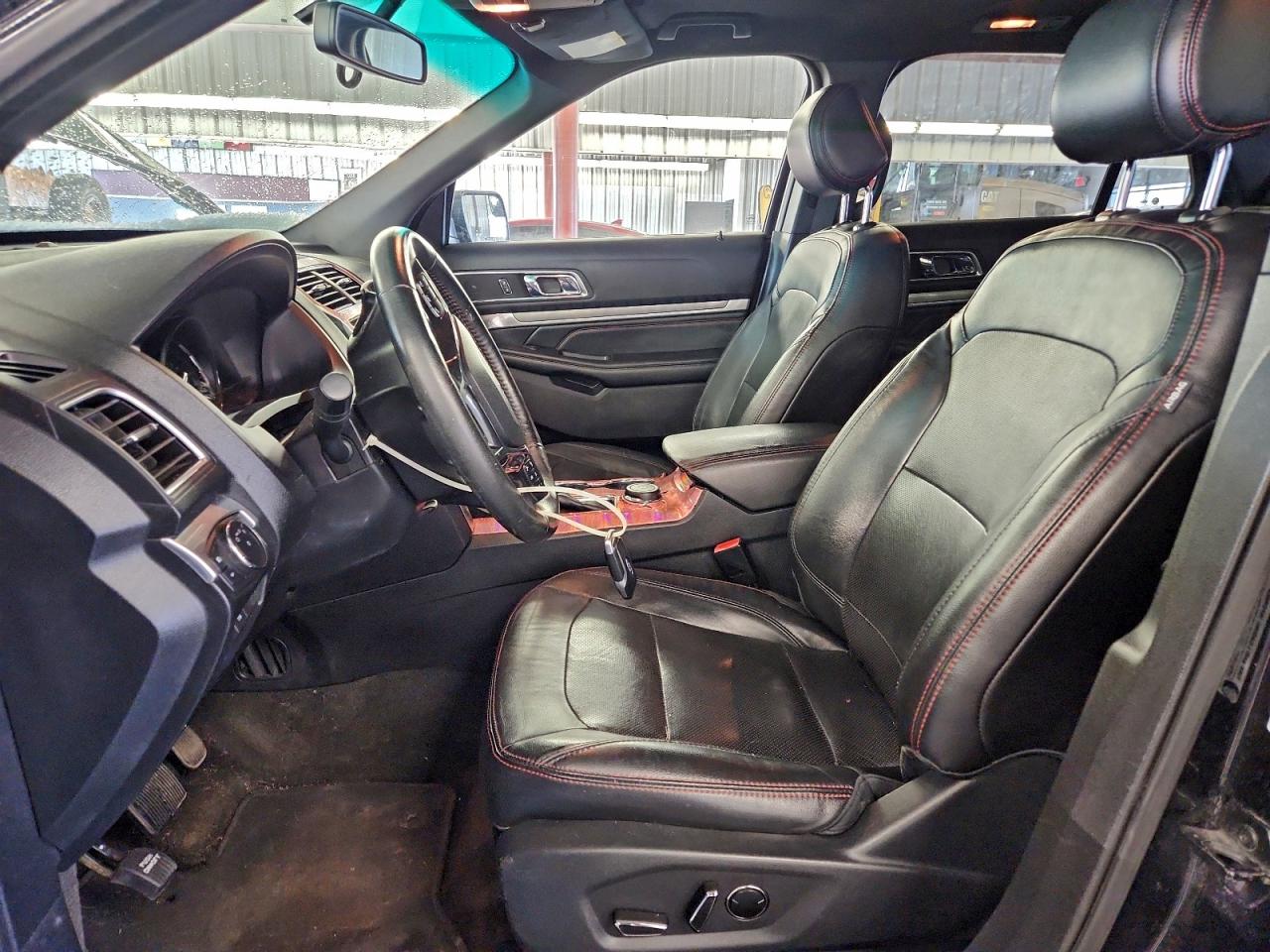 Ford Explorer Sport Image 8