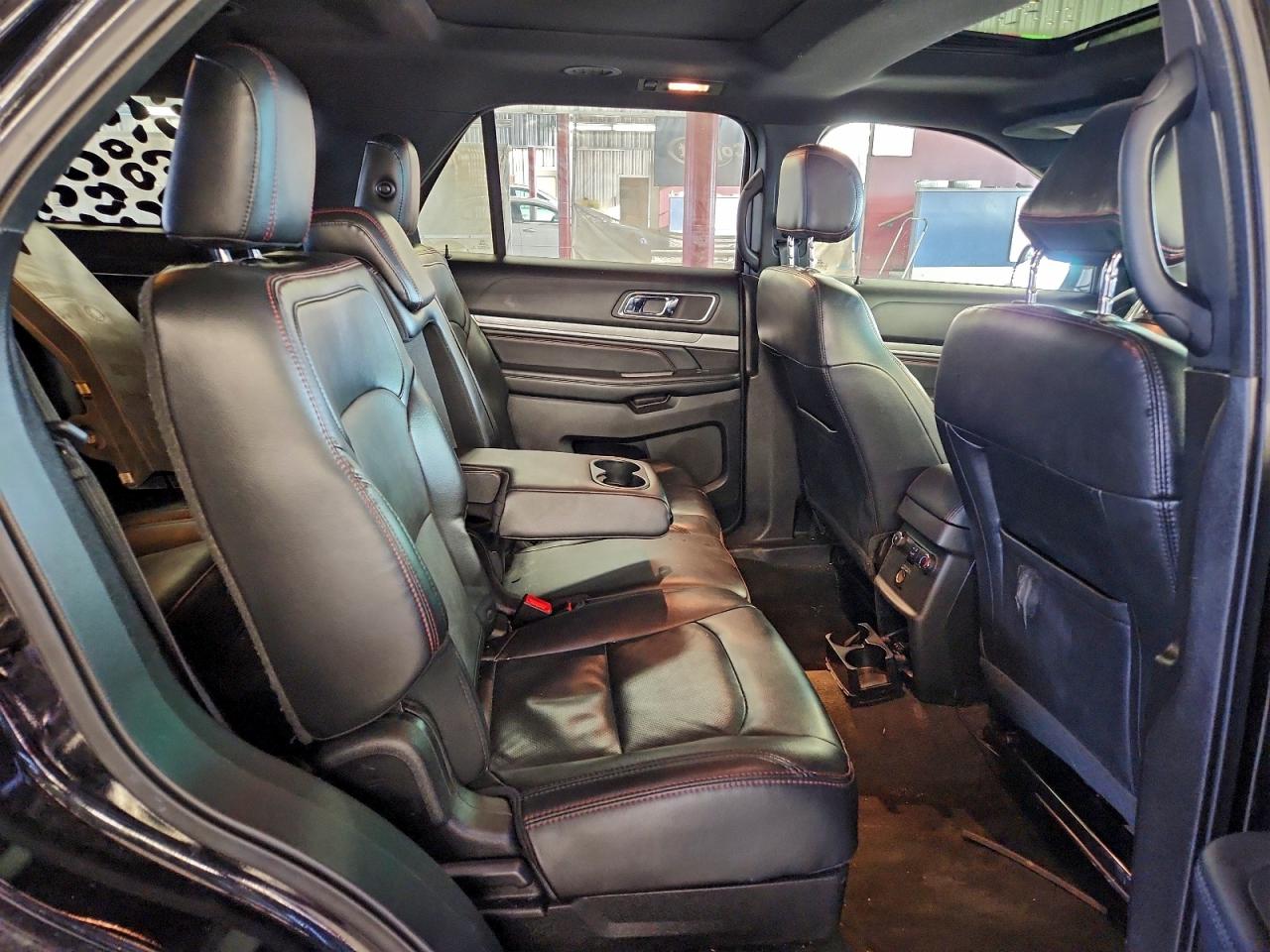 Ford Explorer Sport Image 6