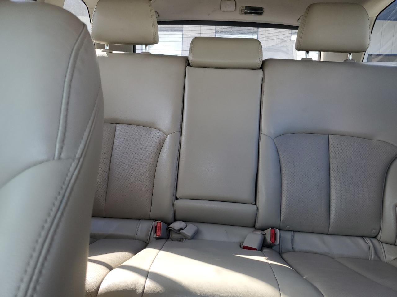 Subaru Outback 2.5i Limited Image 10