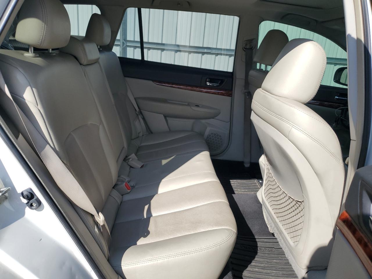 Subaru Outback 2.5i Limited Image 13