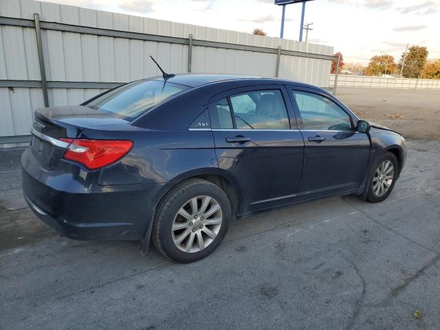 Chrysler 200 Touring Image 2