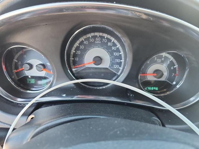 Chrysler 200 Touring Image 8