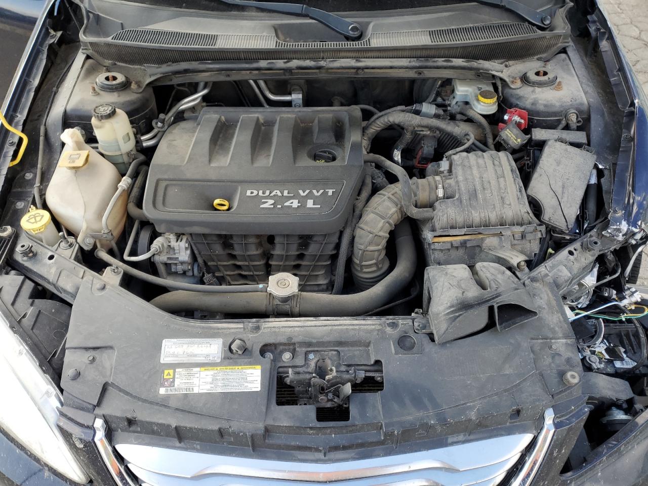 Chrysler 200 Touring Image 3