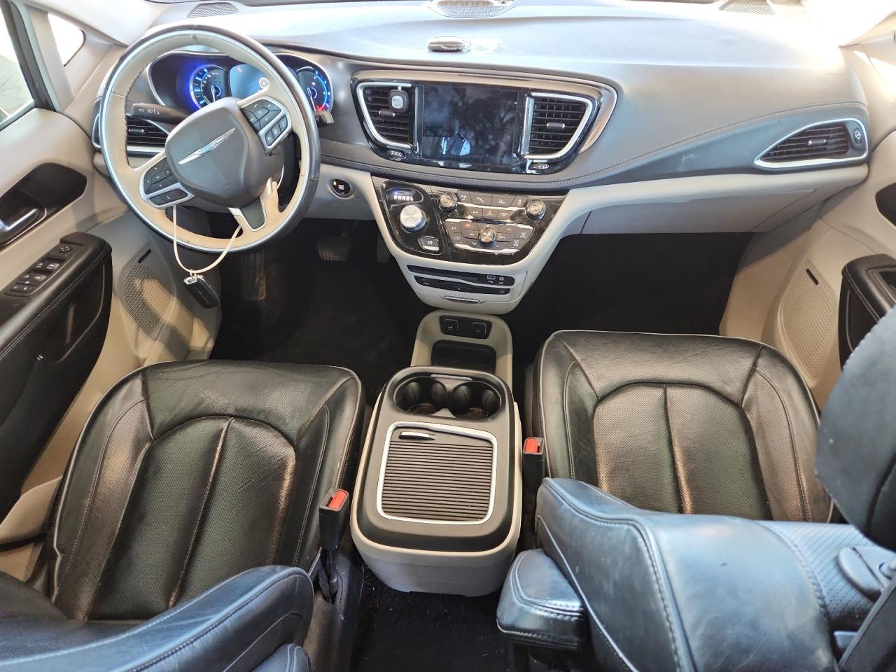 Chrysler Pacifica Hybrid Limited Image 8