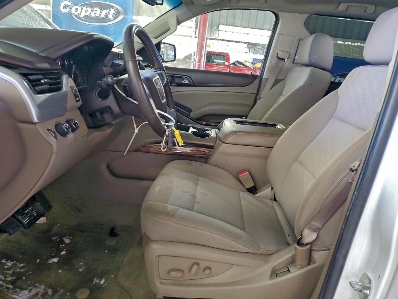 GMC Yukon Sle Image 7