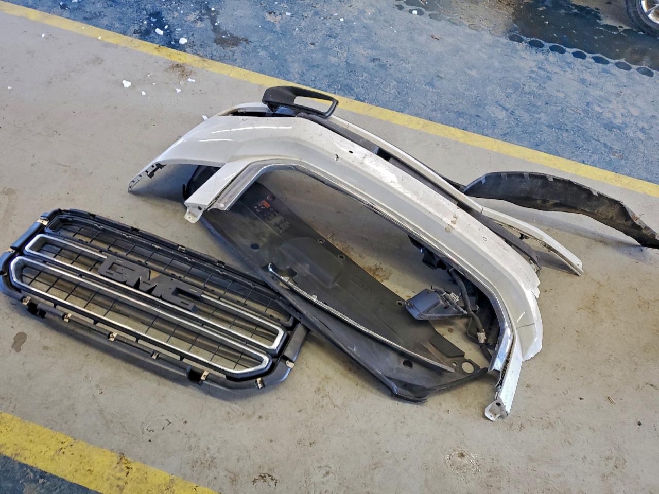 GMC Yukon Sle Image 3