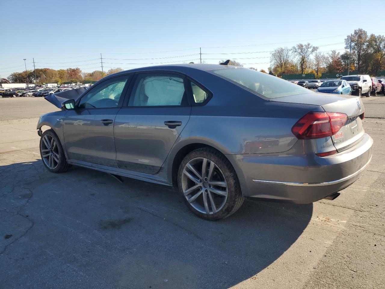 Volkswagen Passat S Image 3