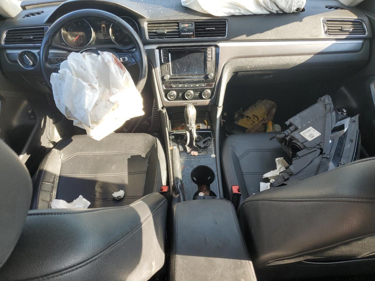 Volkswagen Passat S Image 2