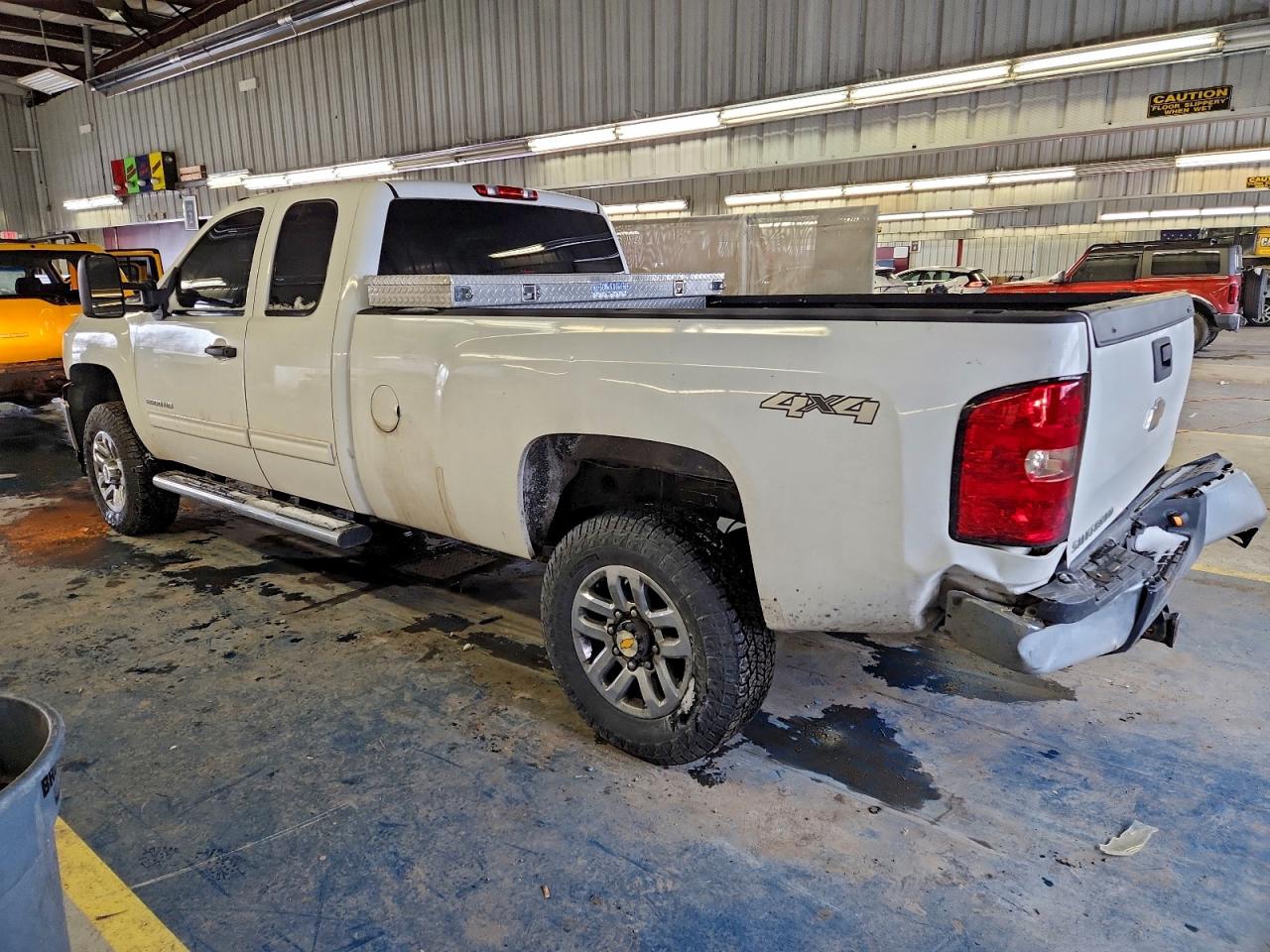 Chevrolet Silverado K2500 Heavy Duty Lt Image 12