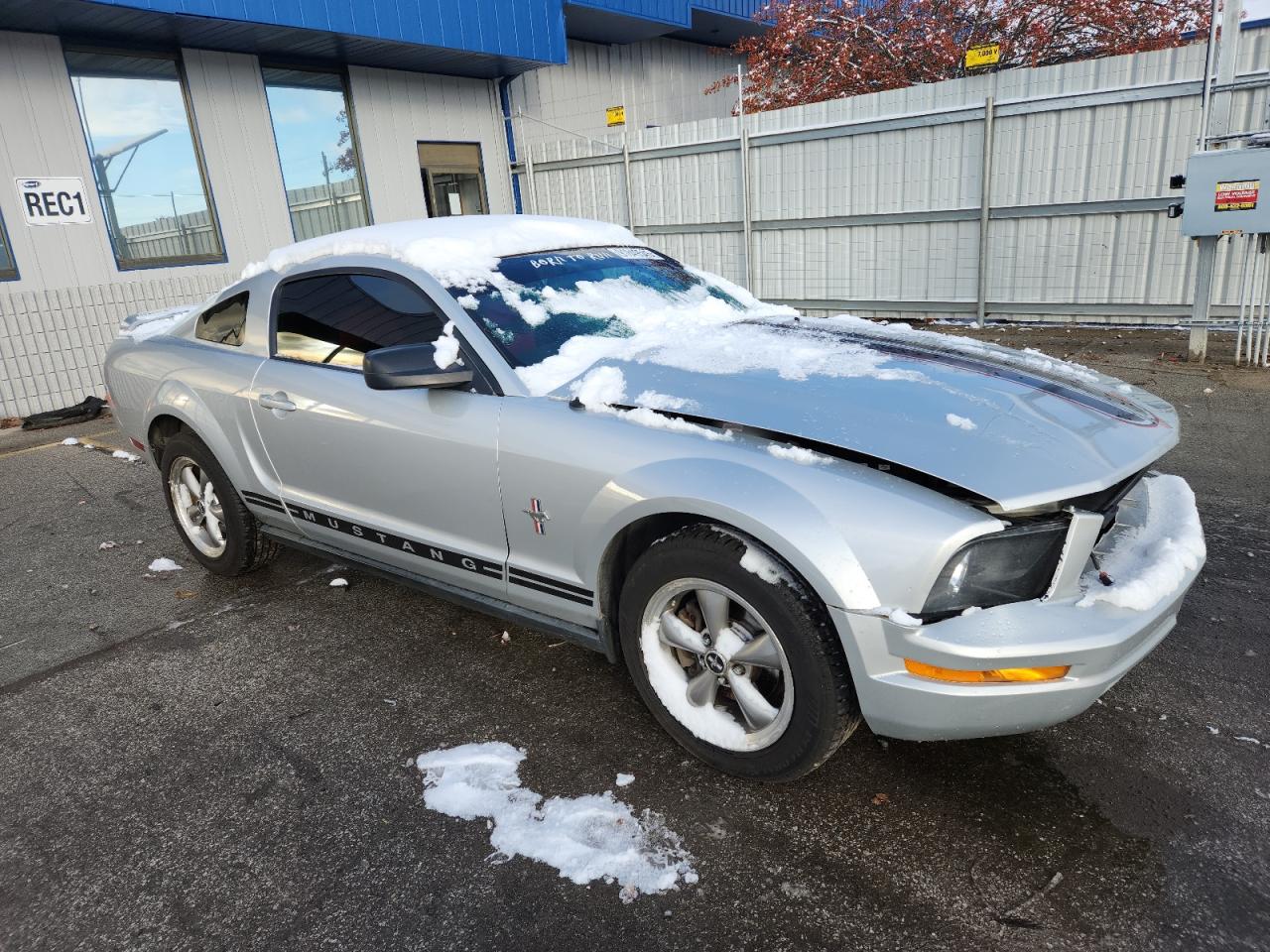 Ford Mustang Image 6