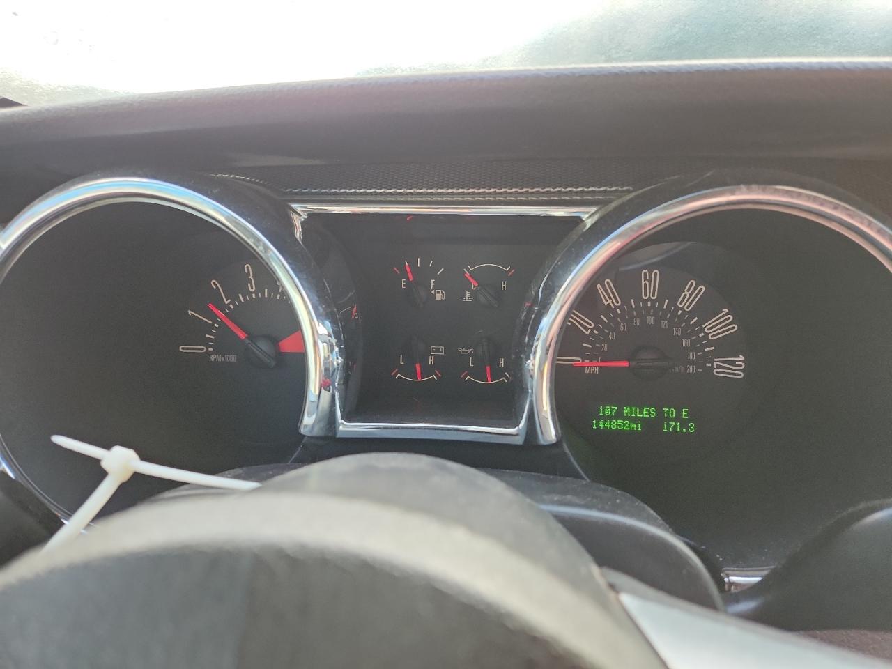 Ford Mustang Image 2