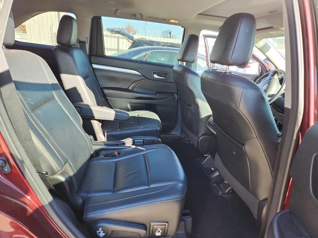 Toyota Highlander Se Image 8