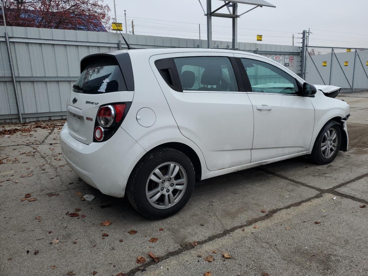 Chevrolet Sonic Lt Image 4