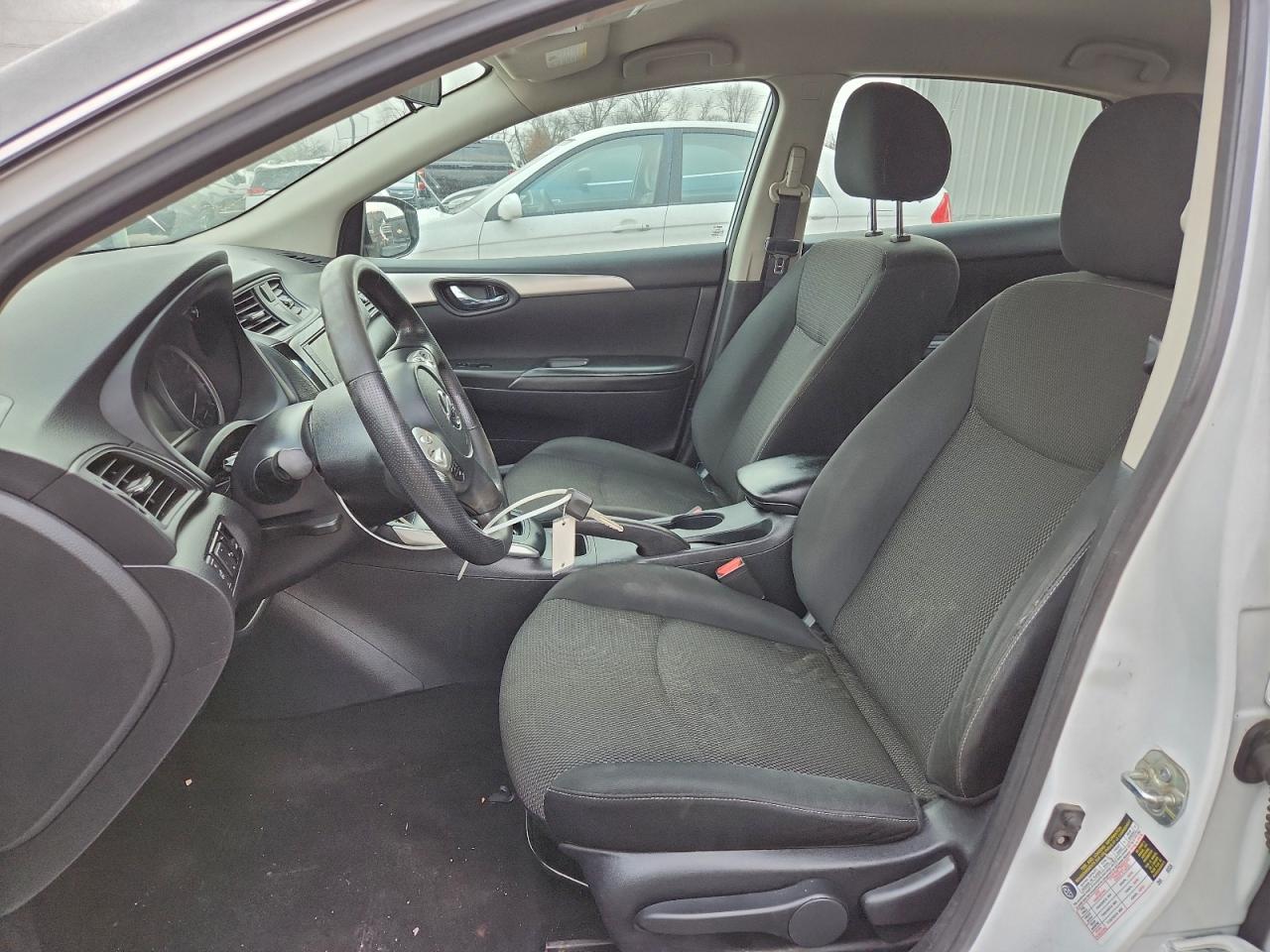 Nissan Sentra S Image 3