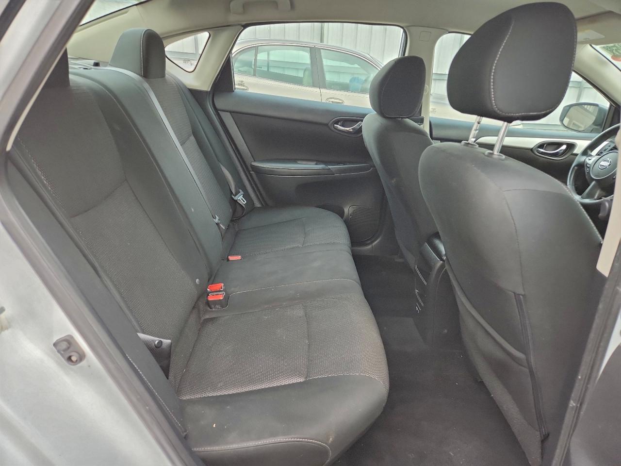 Nissan Sentra S Image 5