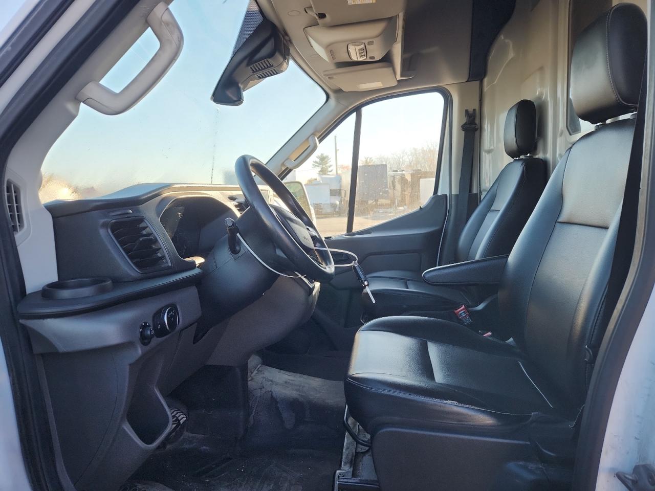 Ford Transit T-350 Image 11