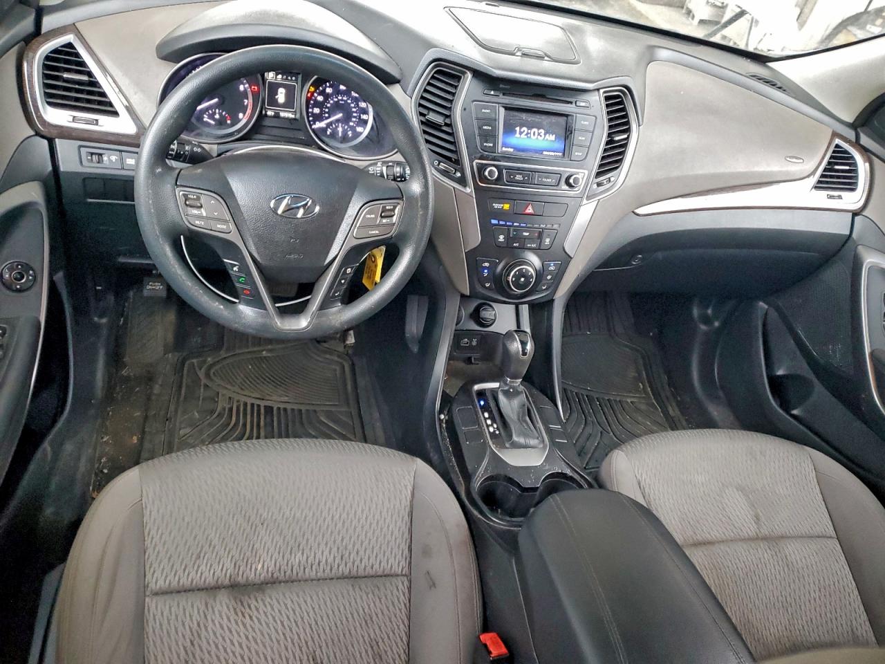 Hyundai SANTA FE Image 2