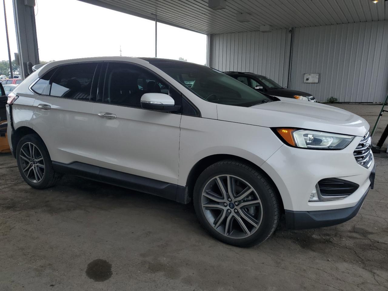 Ford Edge Titanium Image 4