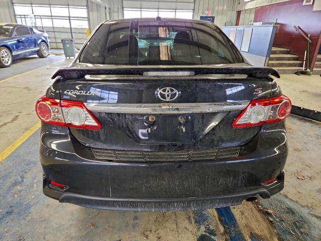 Toyota Corolla Base Image 12