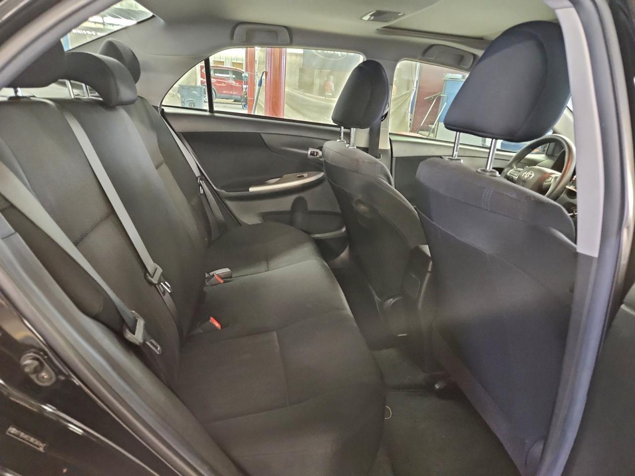 Toyota Corolla Base Image 6