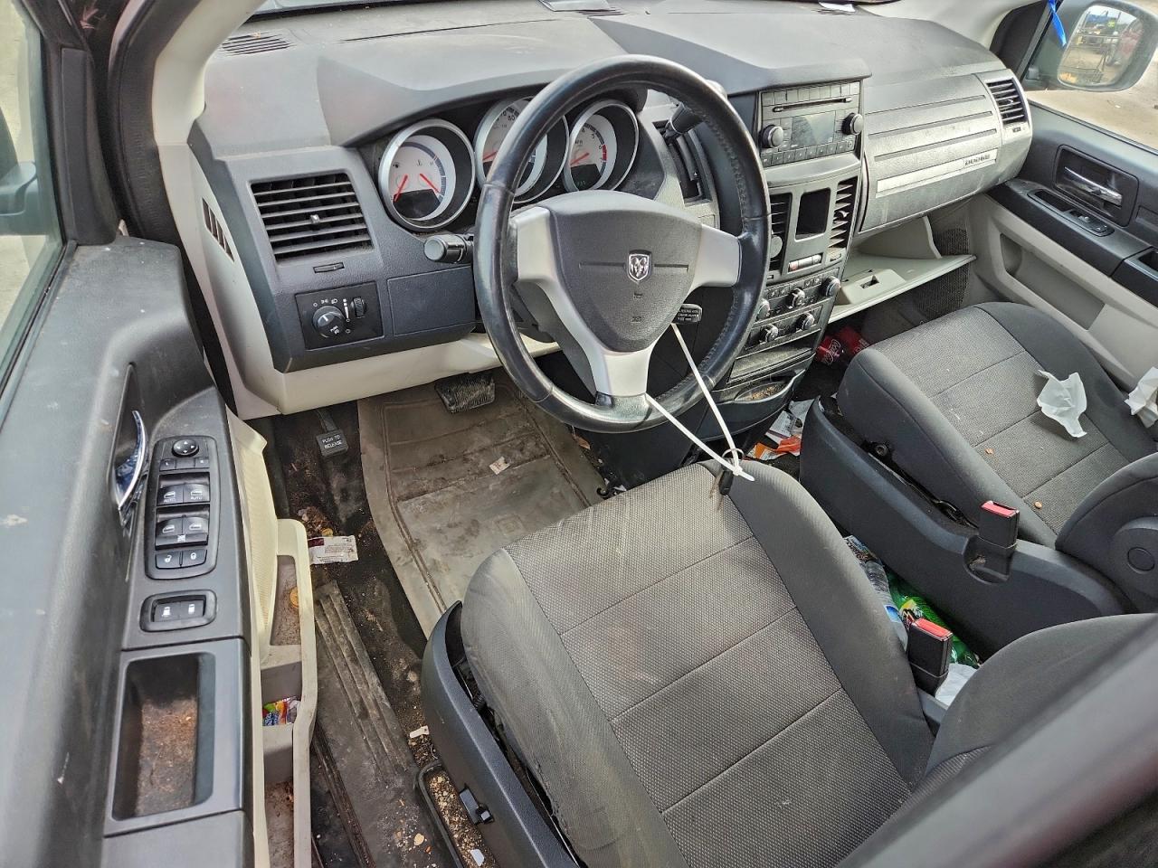 Dodge Caravan Sxt Image 2