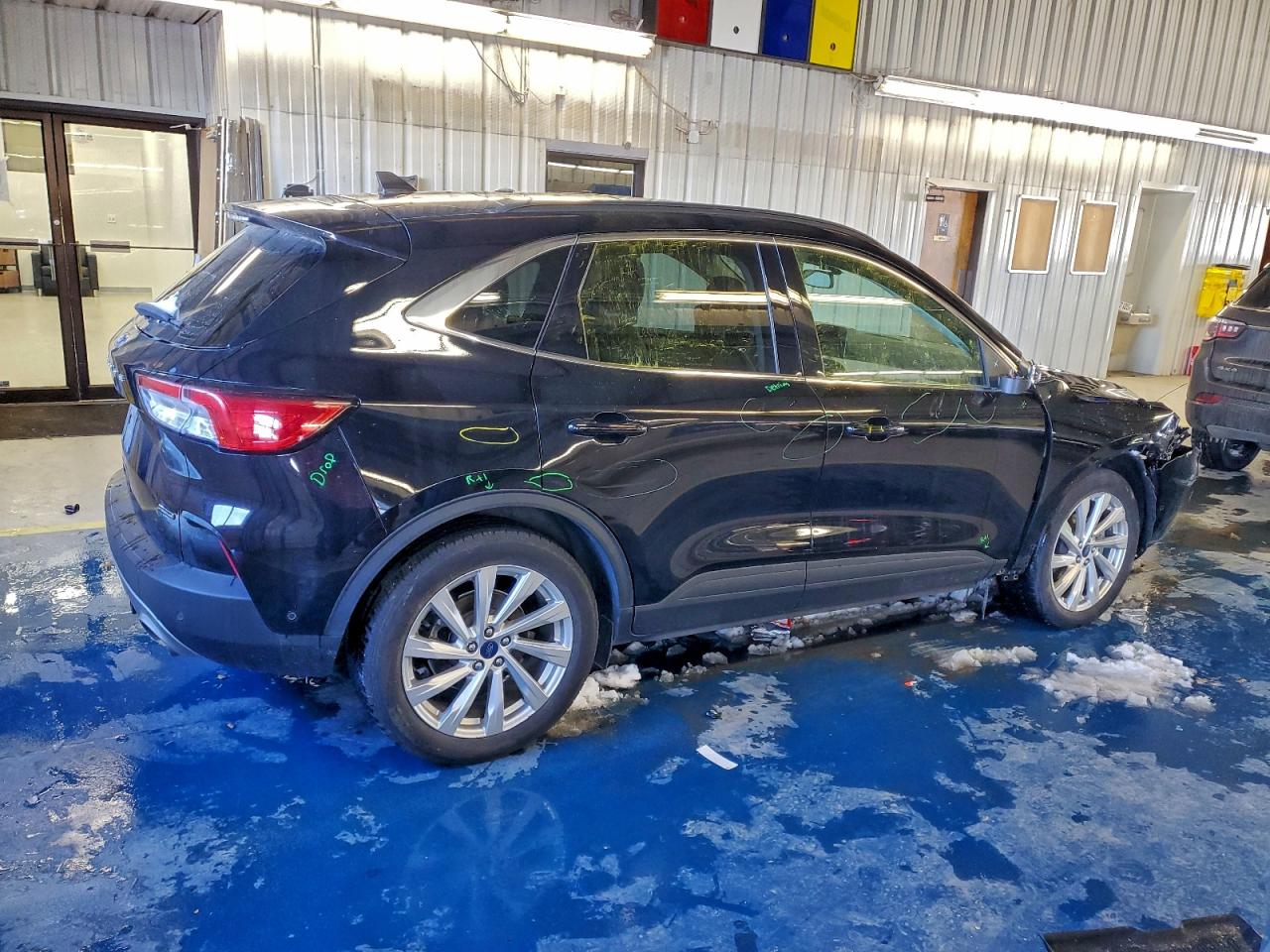 Ford Escape Titanium Image 3