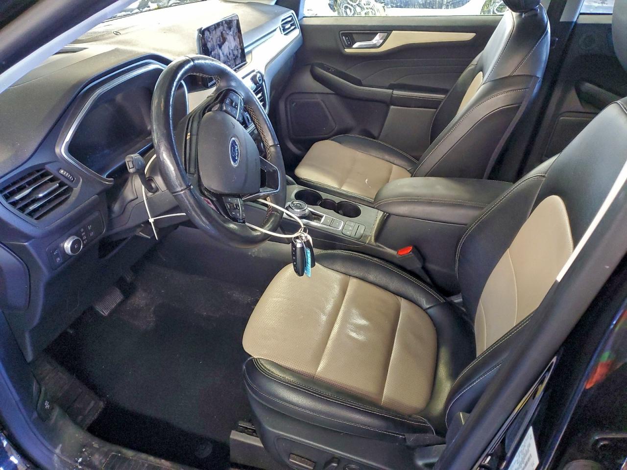 Ford Escape Titanium Image 4