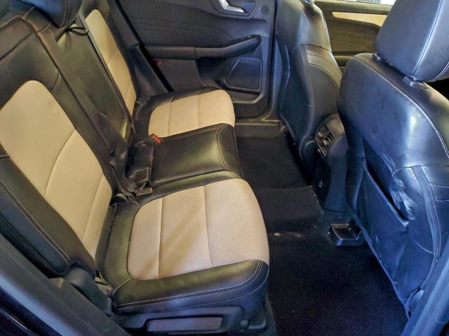 Ford Escape Titanium Image 10