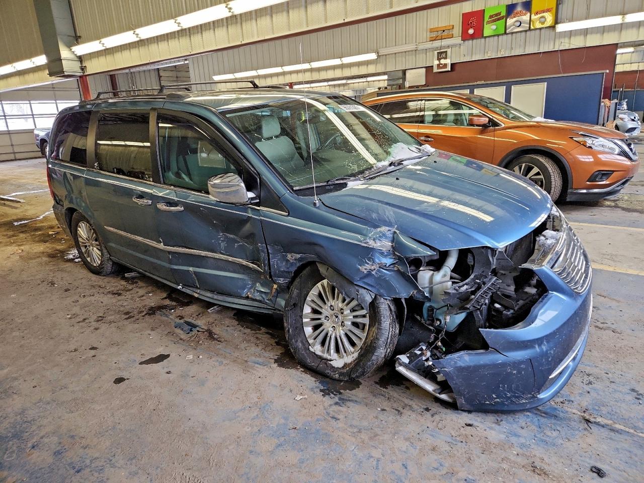 Chrysler Minivan Limited Image 9