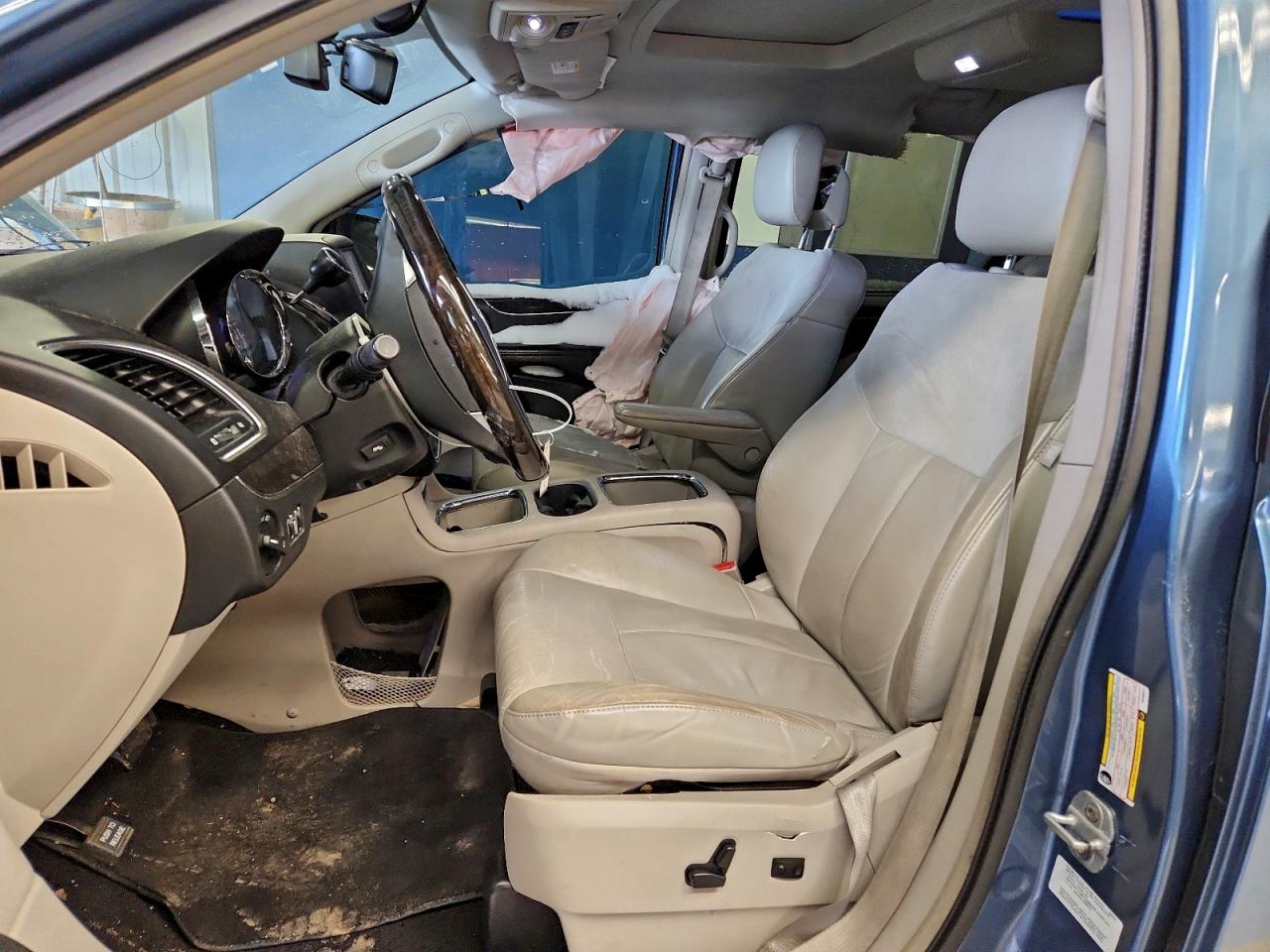 Chrysler Minivan Limited Image 4