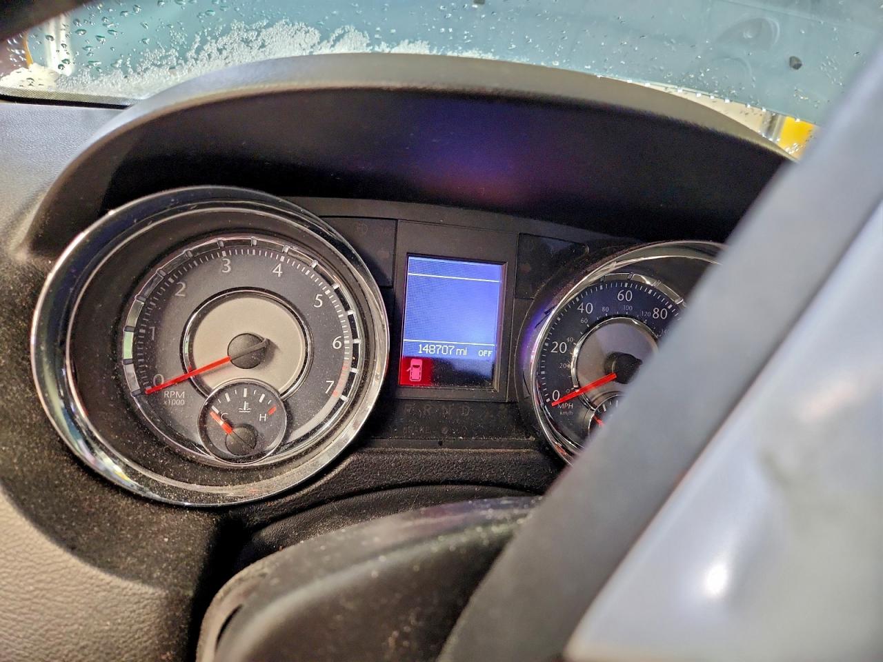 Chrysler Minivan Limited Image 6