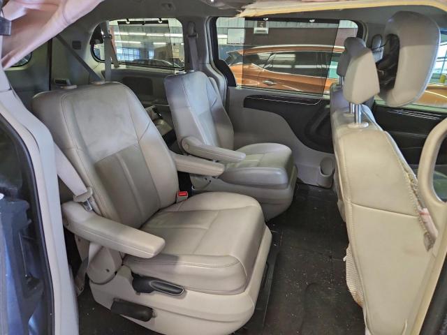 Chrysler Minivan Limited Image 11