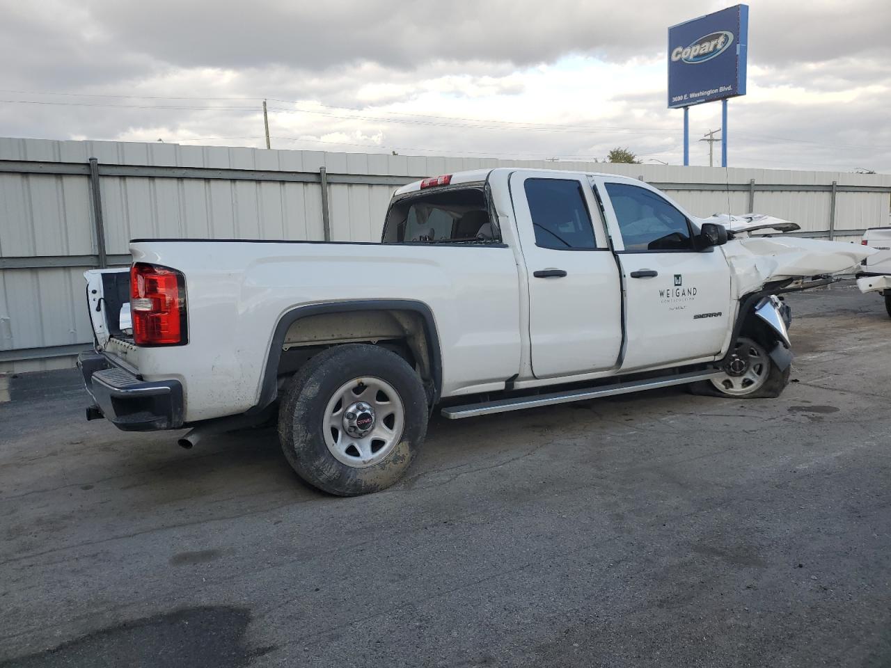 GMC Sierra C1500 Image 2
