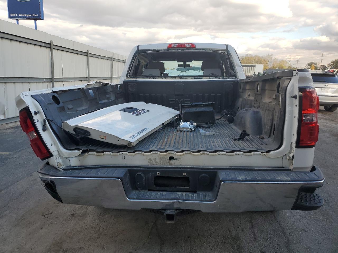 GMC Sierra C1500 Image 4