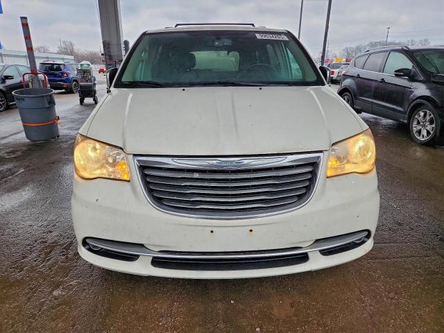 Chrysler Minivan Touring L Image 6